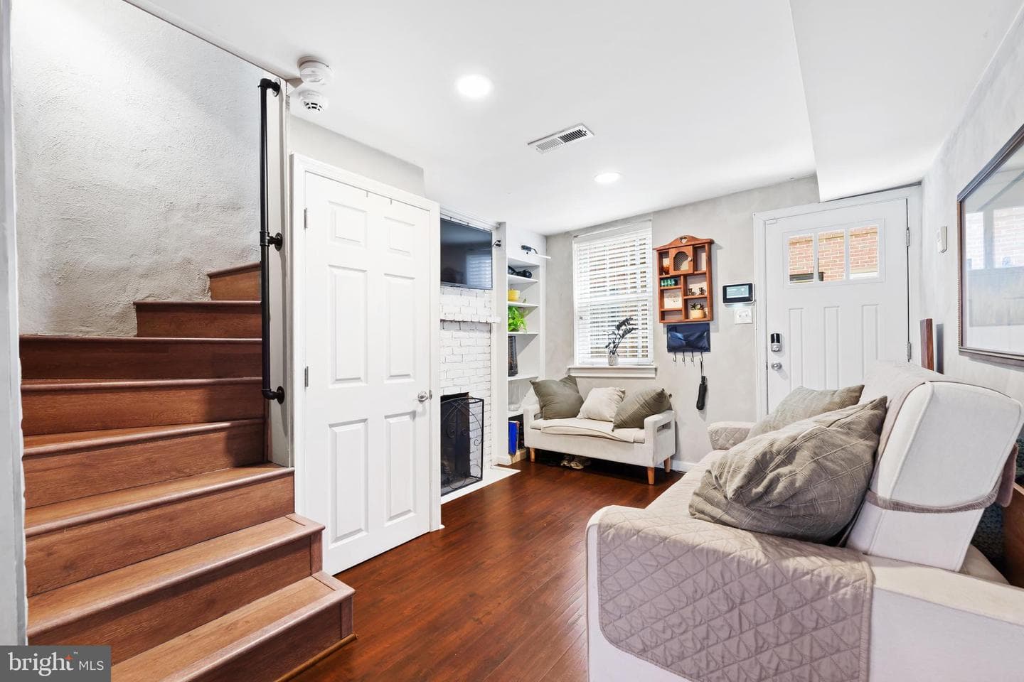 833 Kater Street photo 5