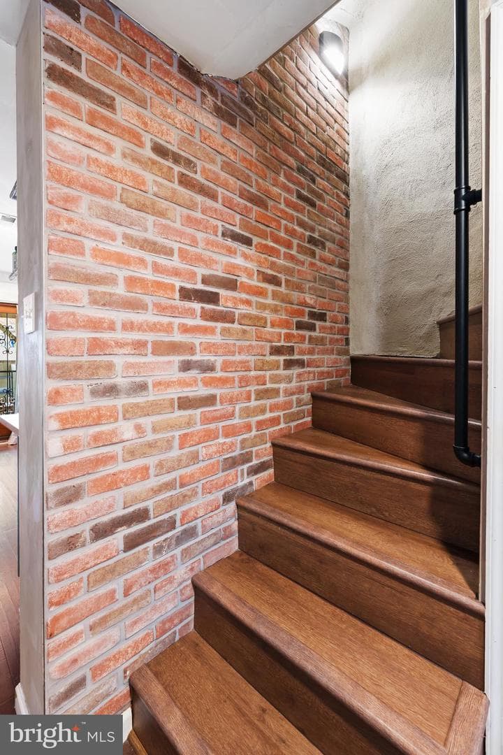 833 Kater Street photo 9