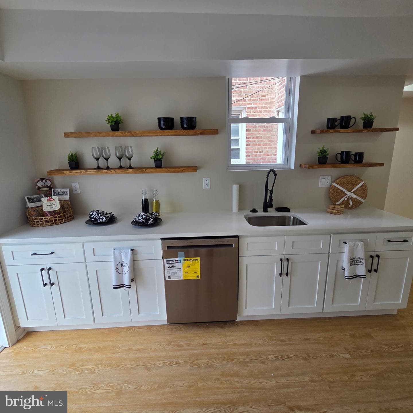 5712 Dunlap Street photo 22