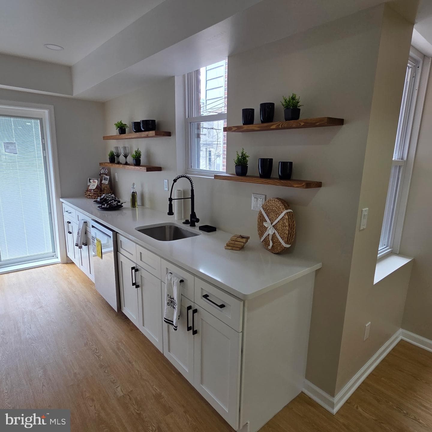 5712 Dunlap Street photo 27