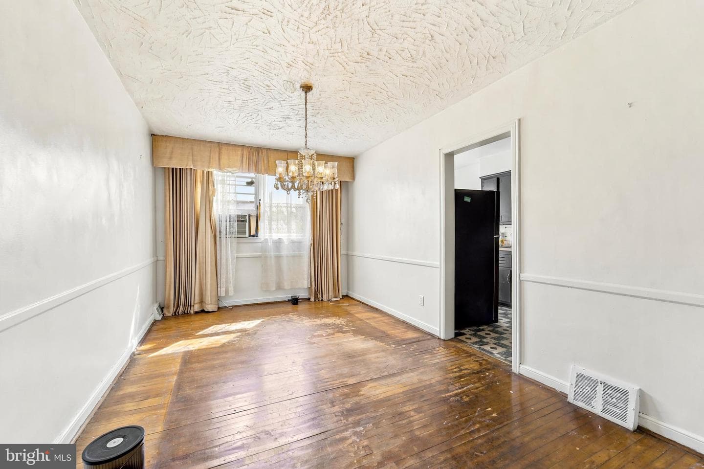 1744 S Edgewood Street photo 4