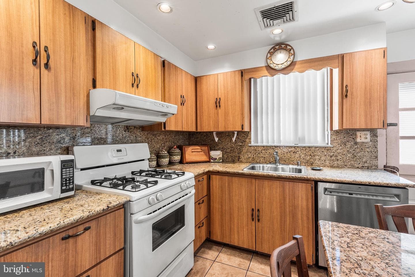 2439 S Rosewood Street photo 11