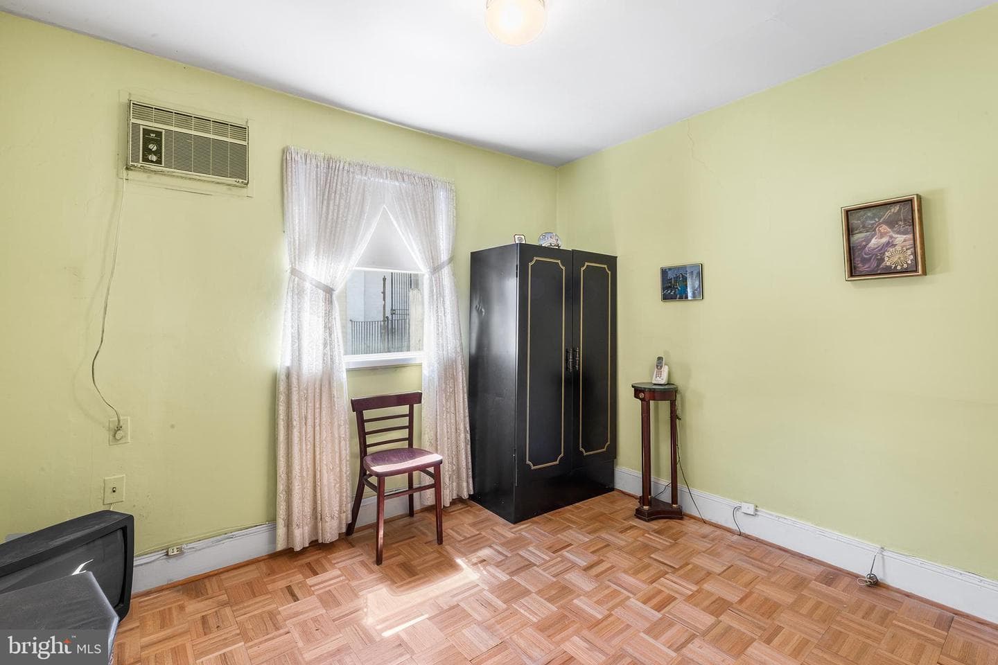 2439 S Rosewood Street photo 15