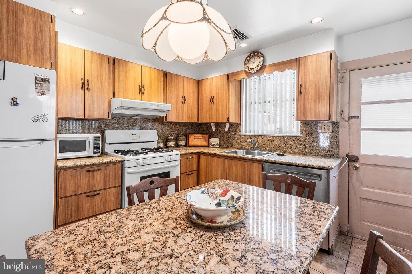2439 S Rosewood Street photo 9