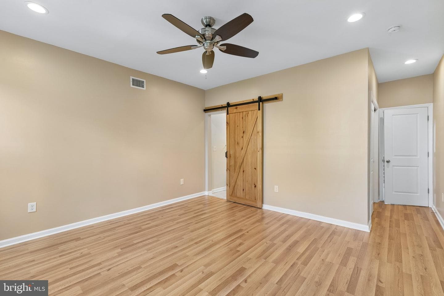 2809 W Jefferson Street photo 30