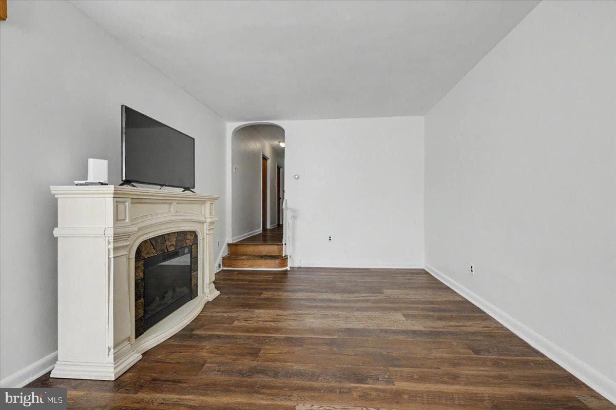 8512 Frontenac Street photo 9