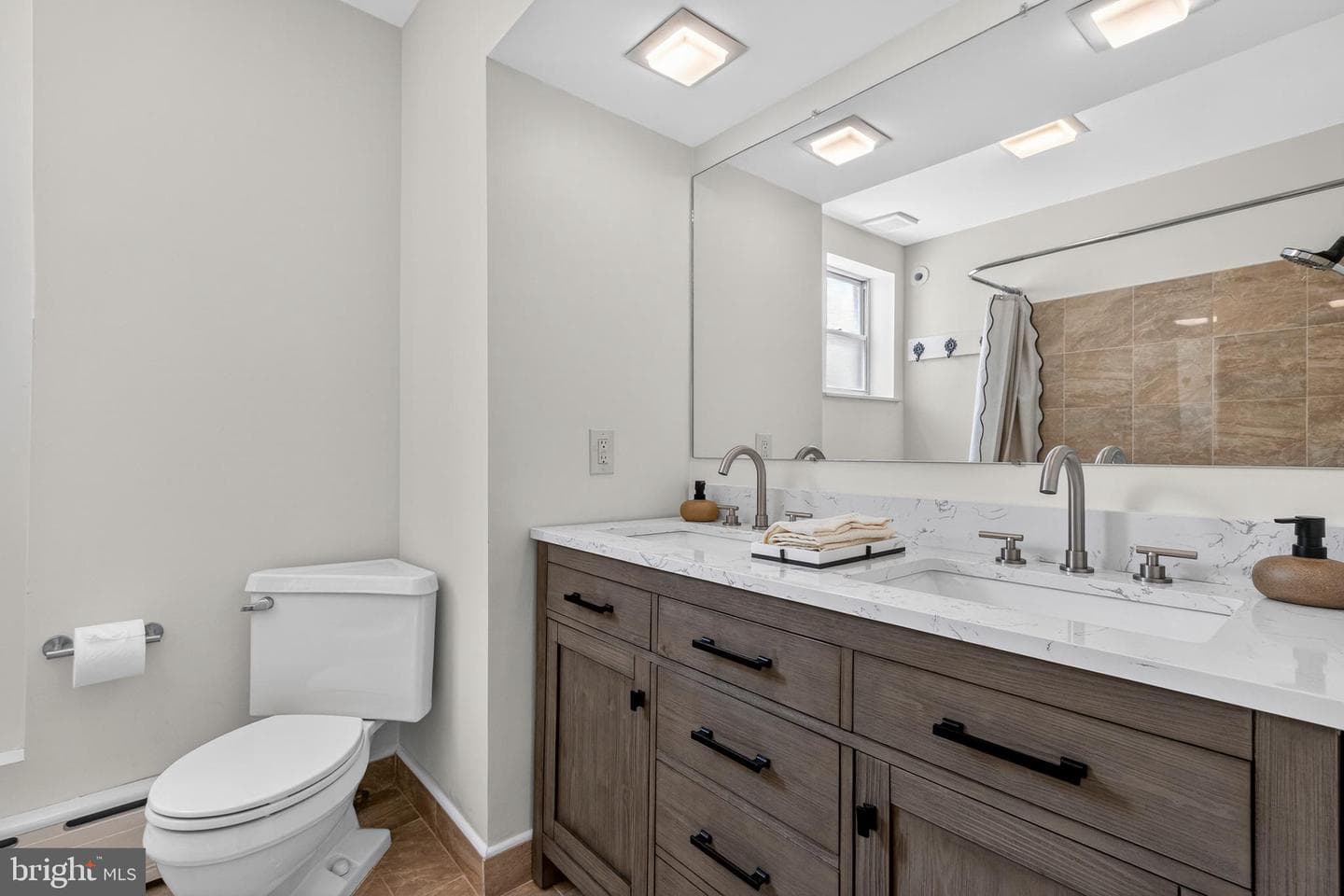 2643 S 15th Street photo 32