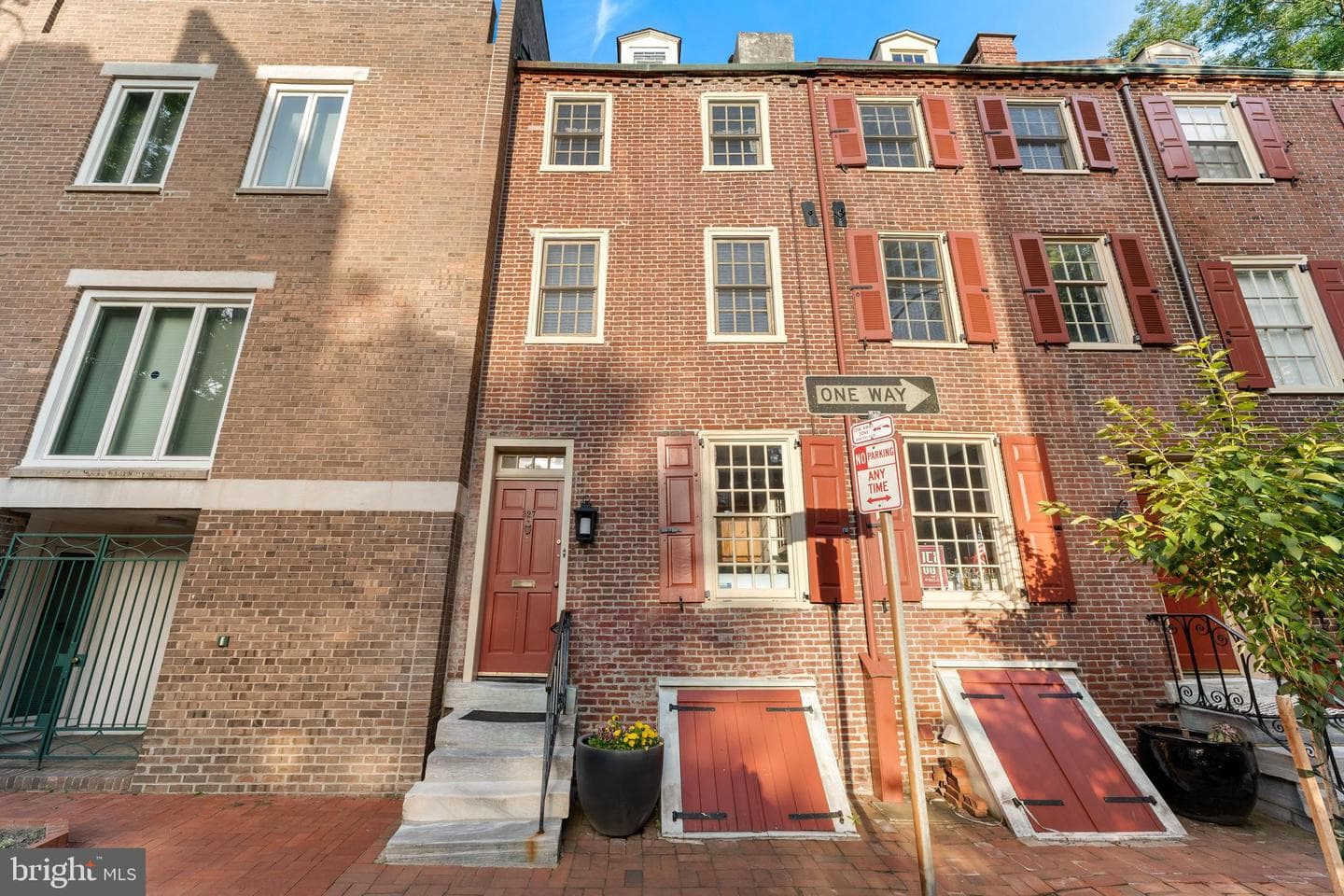 327 Lawrence Ct, Philadelphia