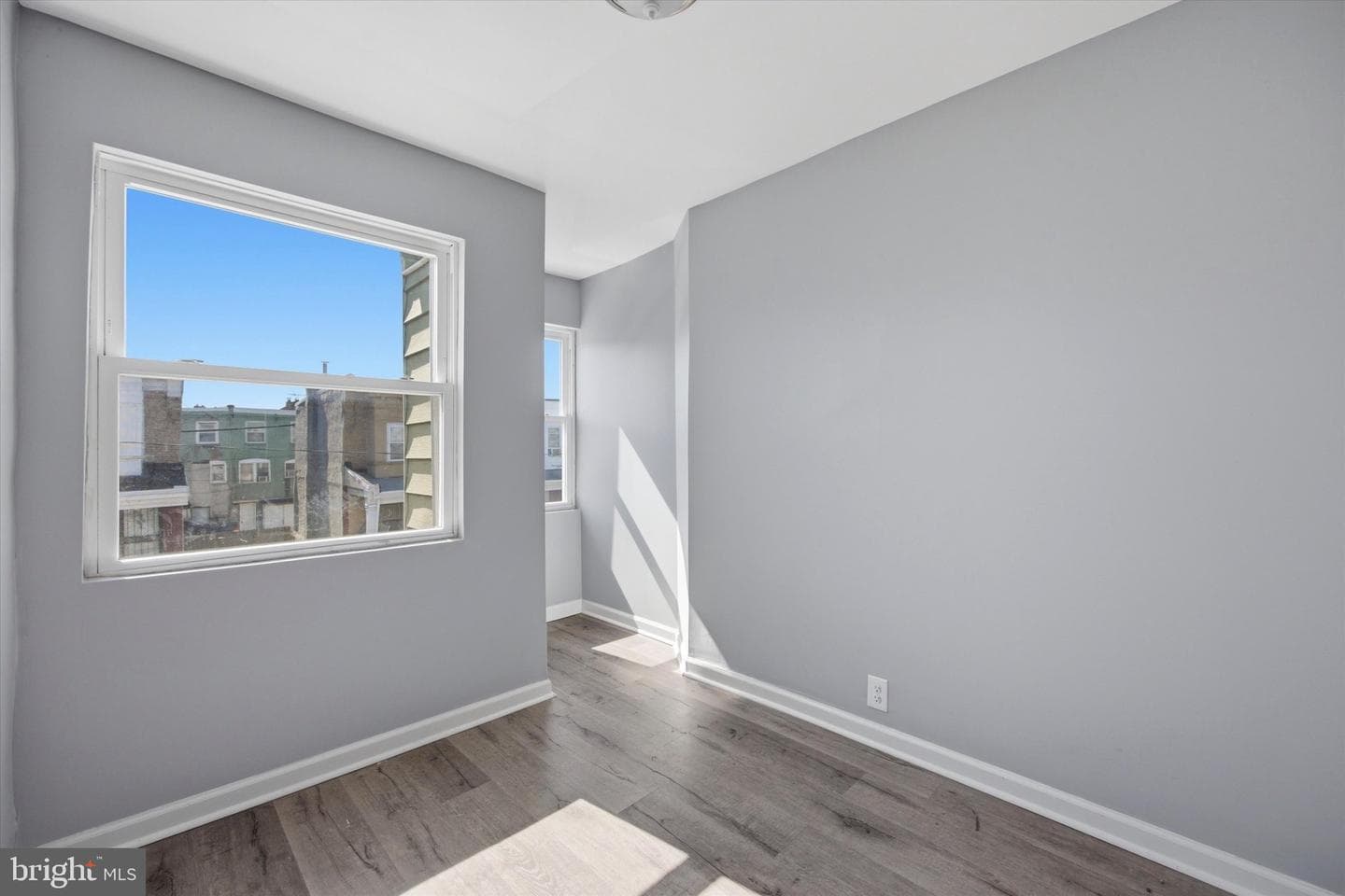 5439 Windsor Street photo 16