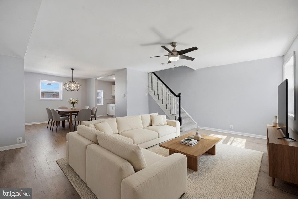 5439 Windsor Street photo 3