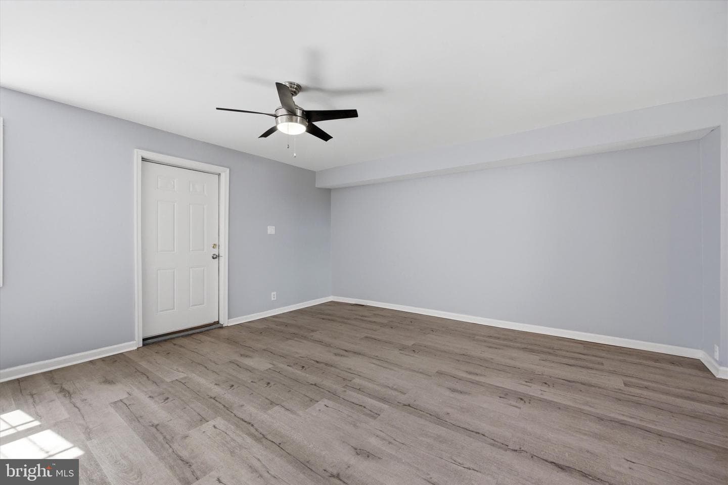 5439 Windsor Street photo 9
