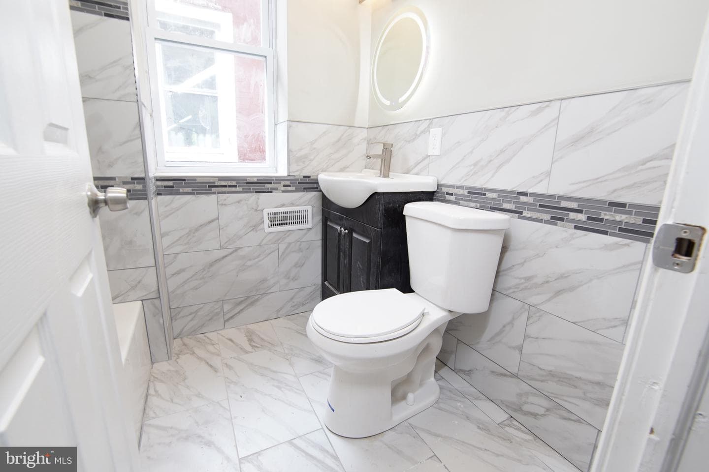 3040 W Berks Street photo 5