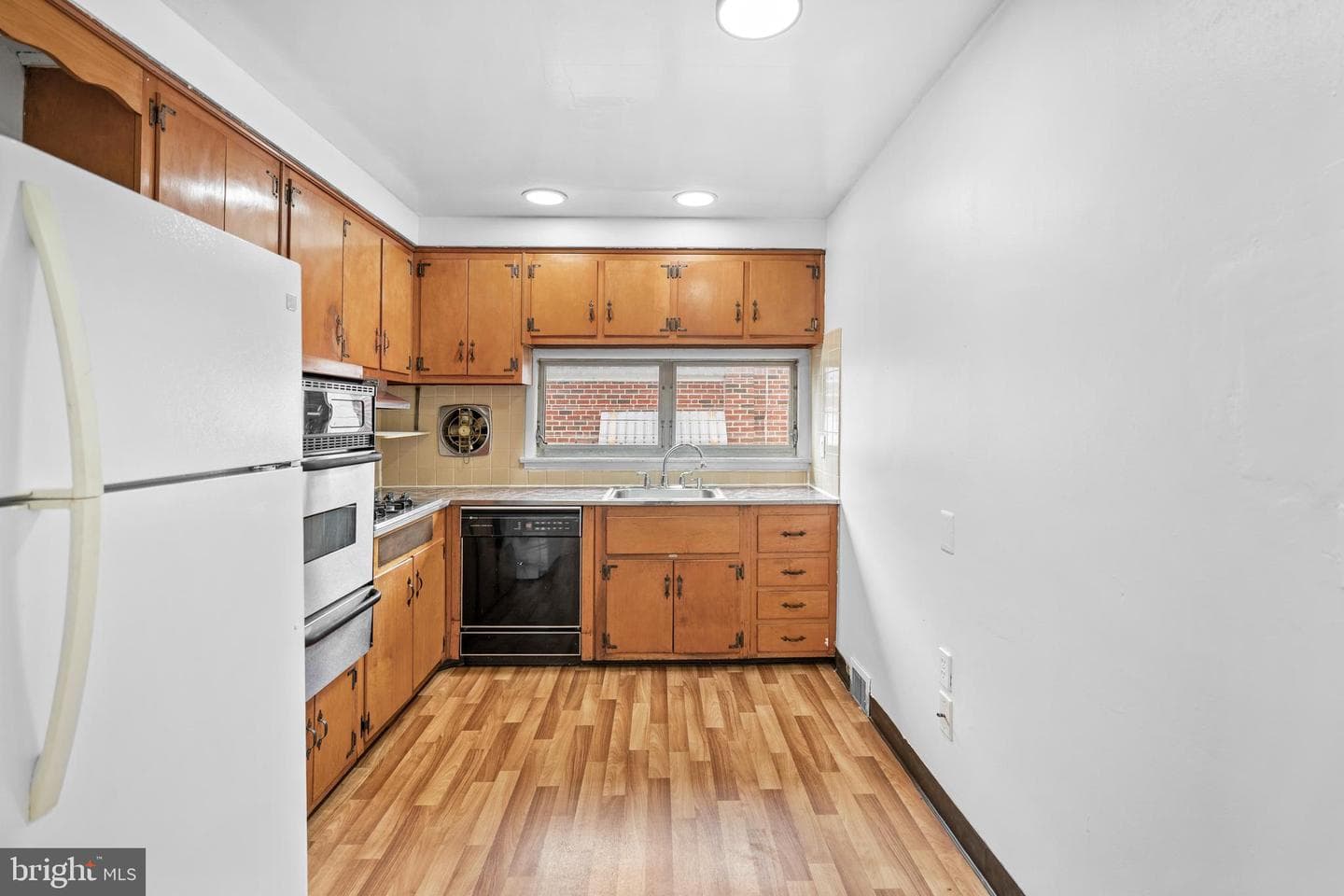 1830 Tolbut Street photo 23