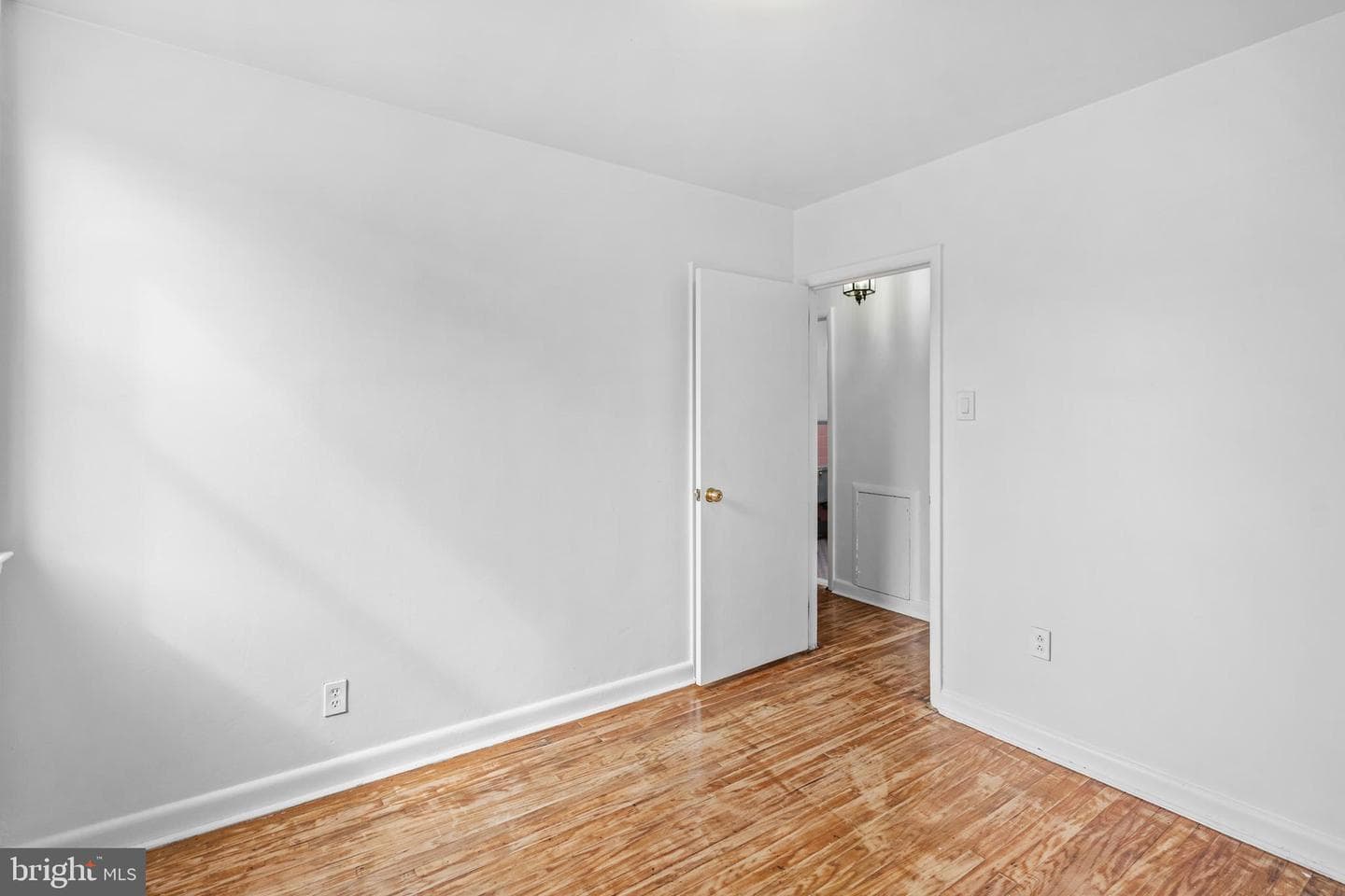 1830 Tolbut Street photo 9