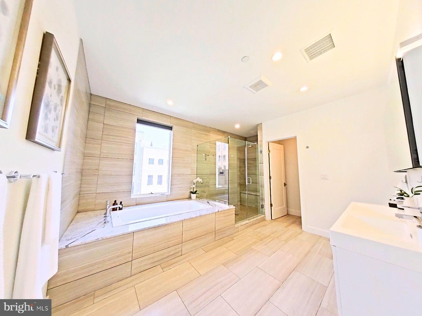 421 Wallace Street photo 11
