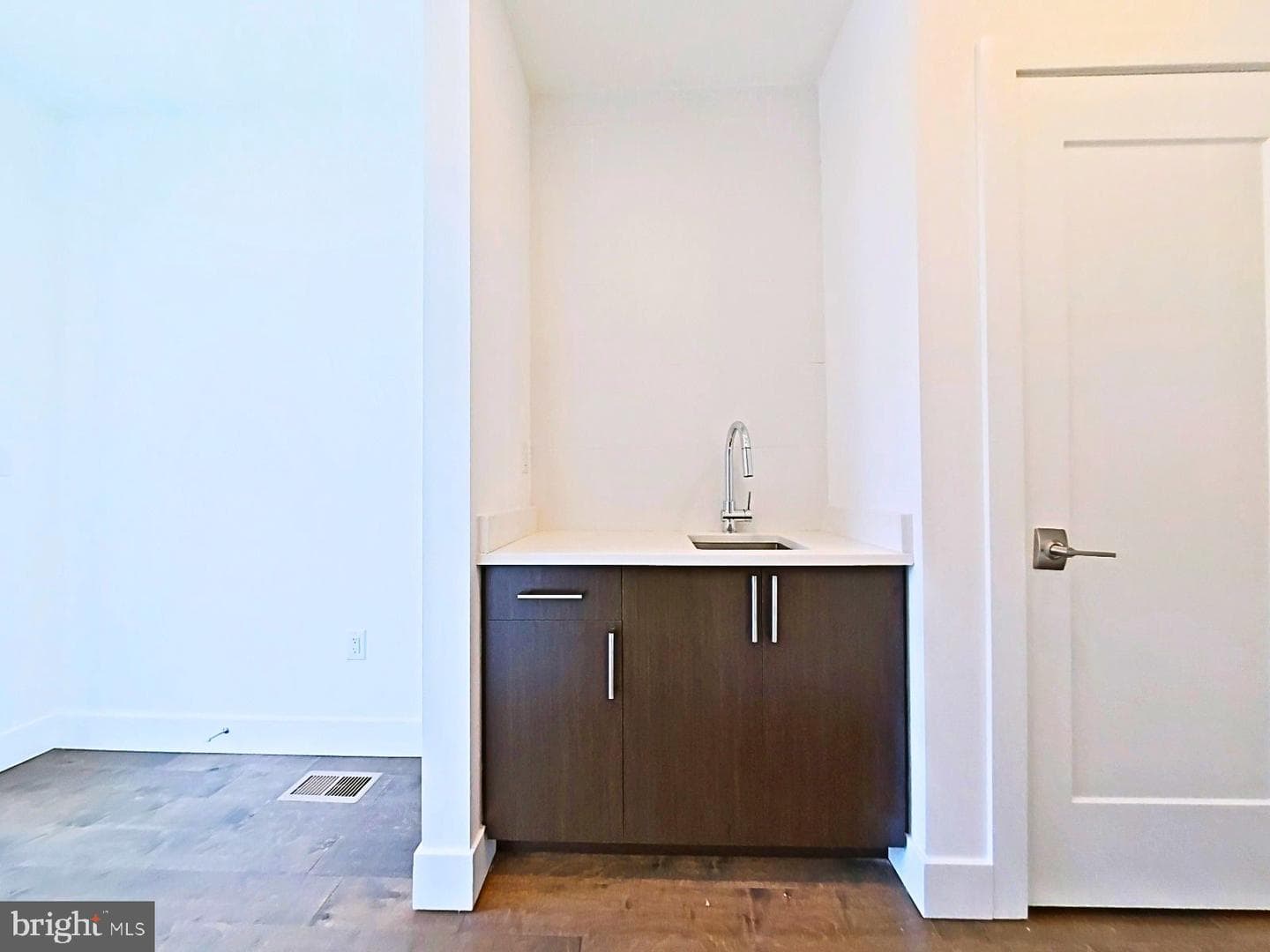 421 Wallace Street photo 27