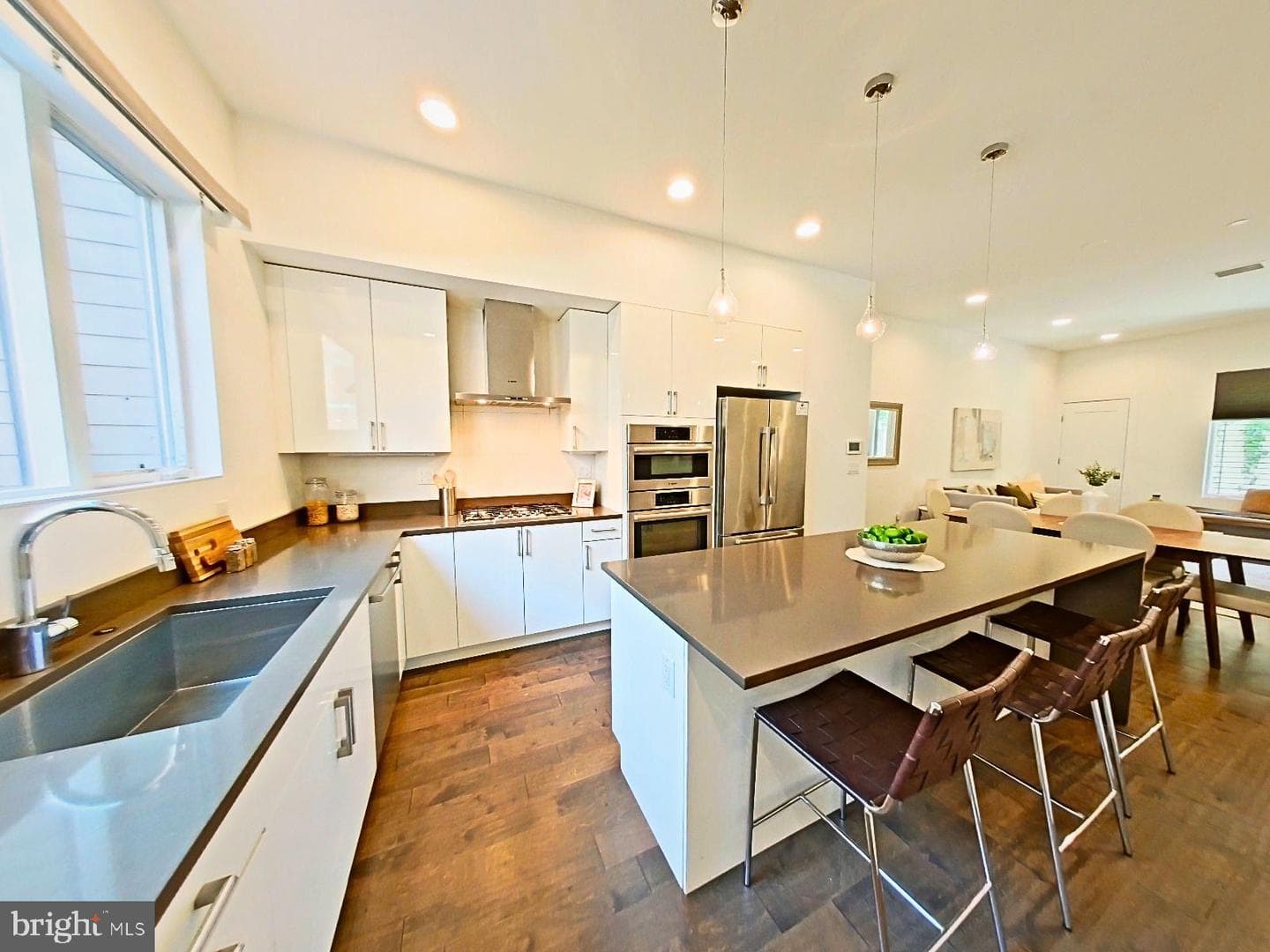 421 Wallace Street photo 3