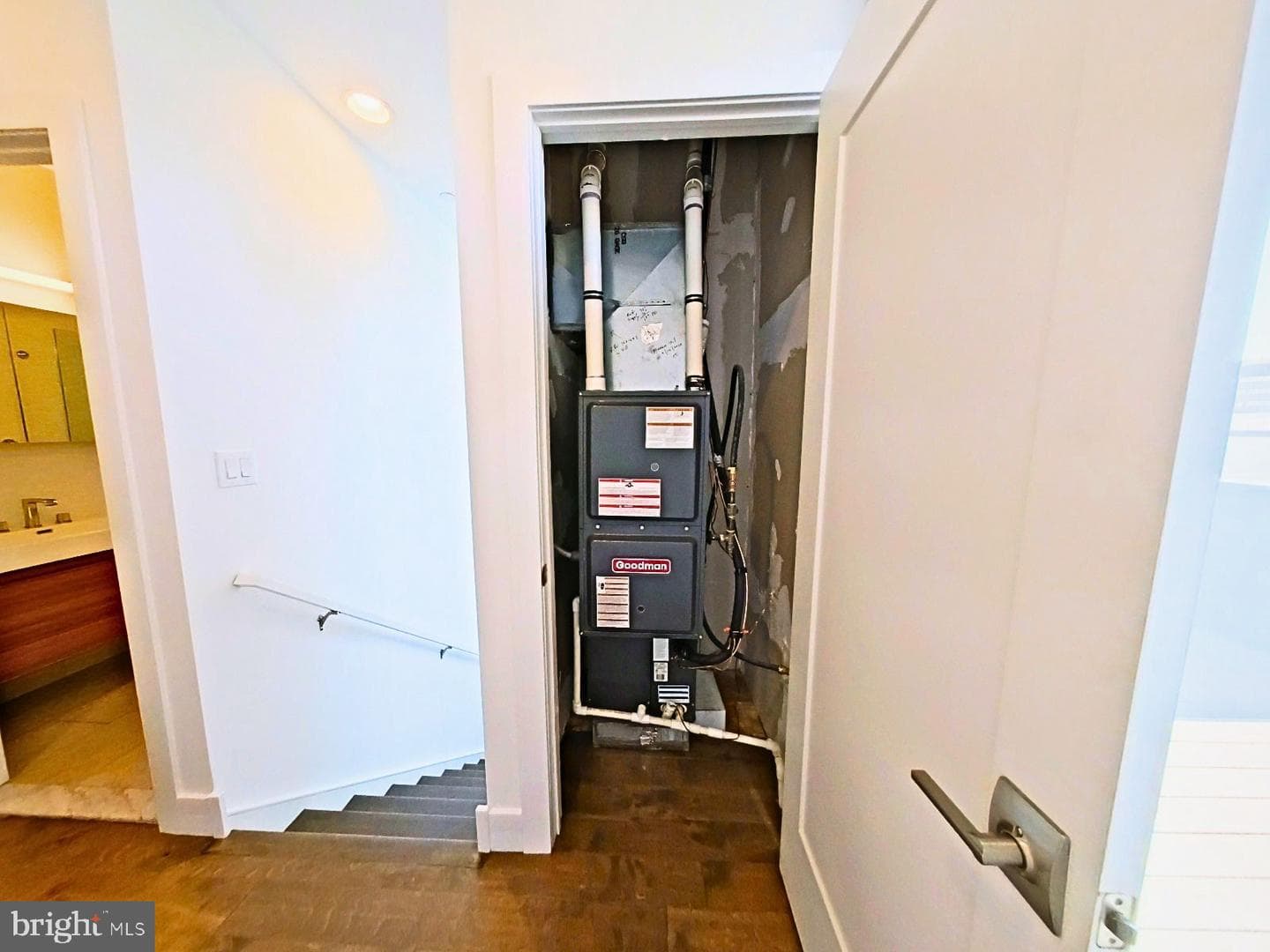 421 Wallace Street photo 34