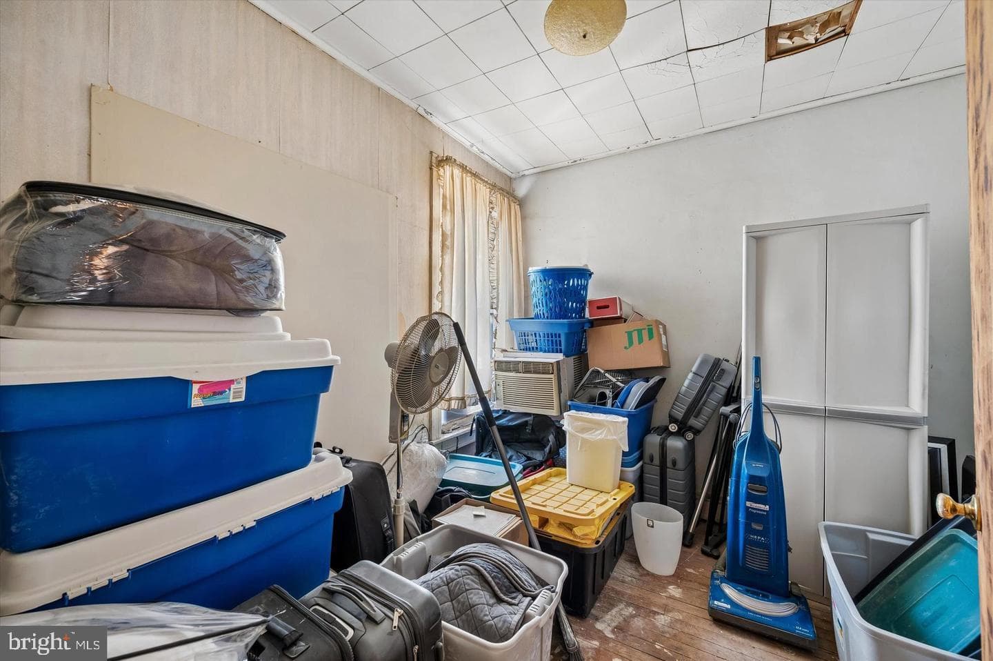 2242 E Monmouth Street photo 10