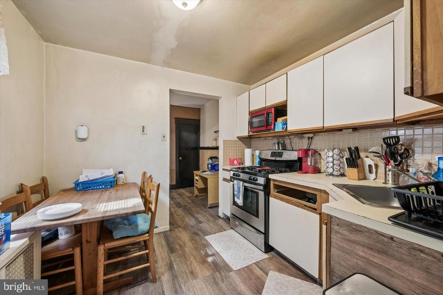 2242 E Monmouth Street photo 6