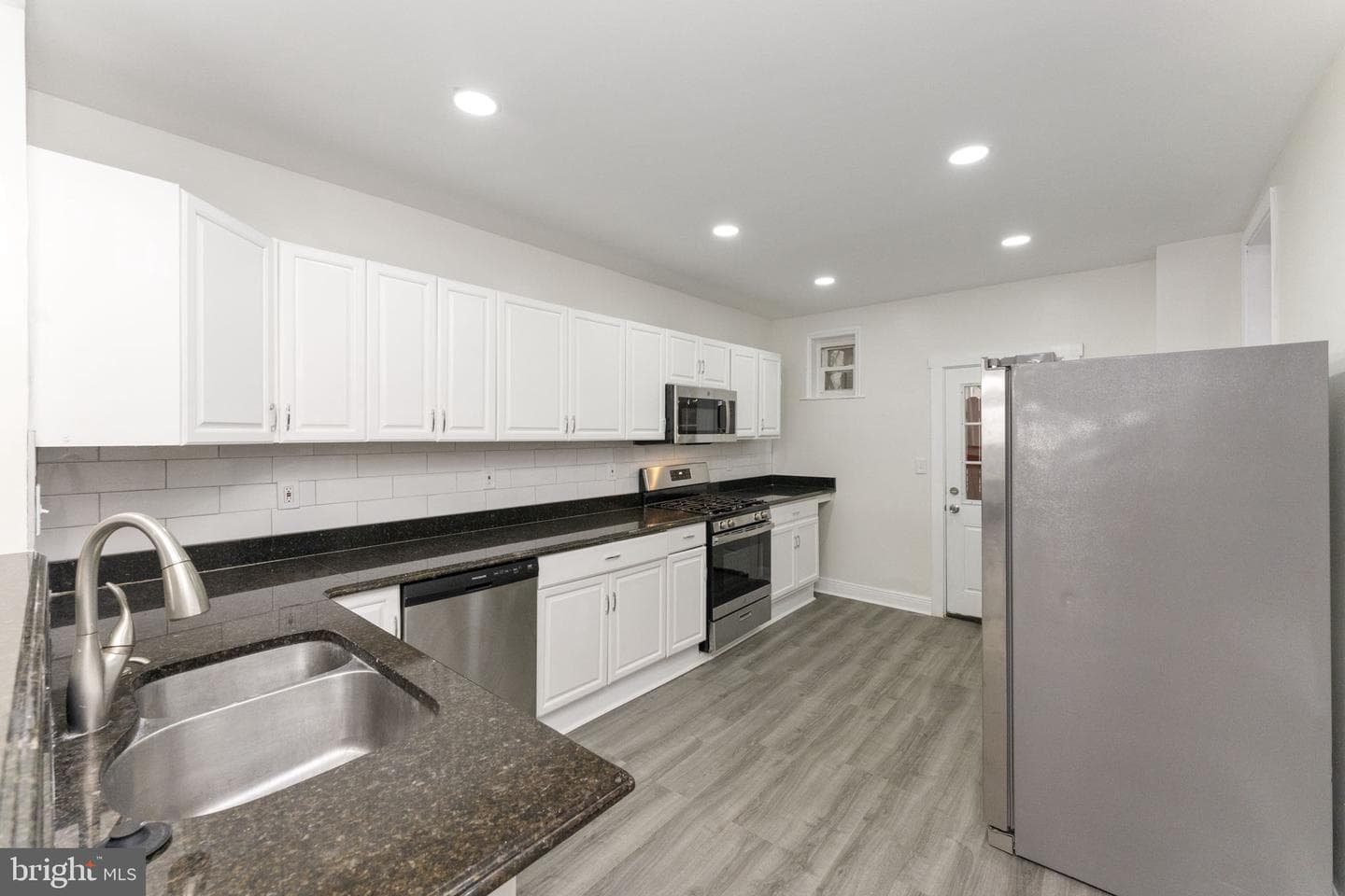 5426 Webster Street photo 11