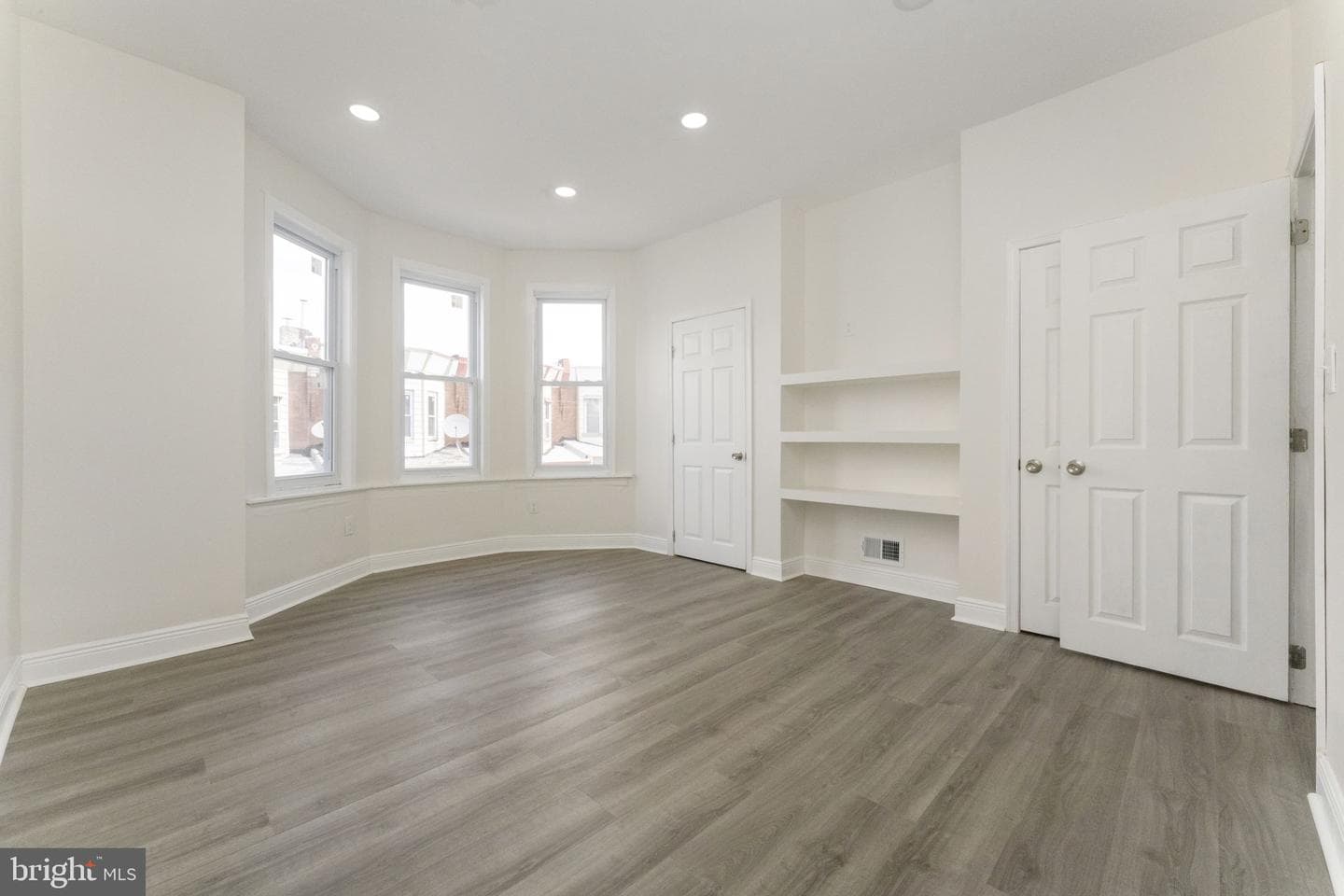5426 Webster Street photo 17