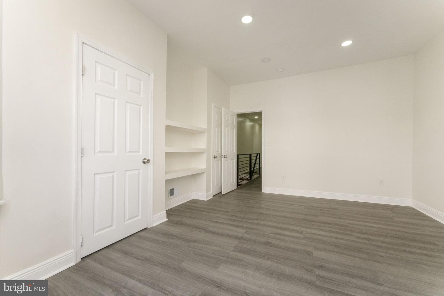 5426 Webster Street photo 18