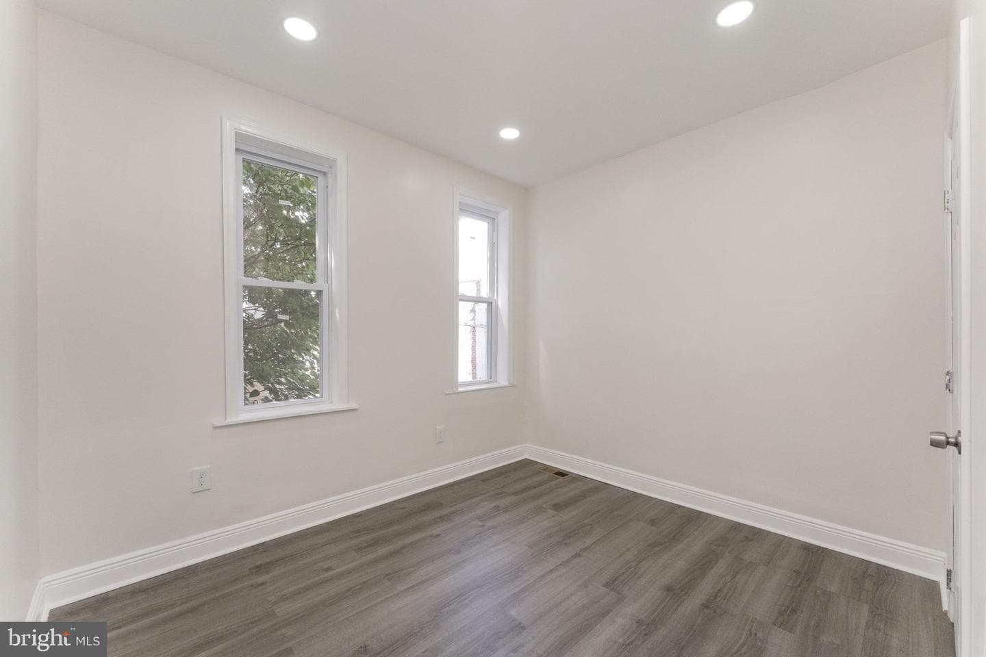 5426 Webster Street photo 19