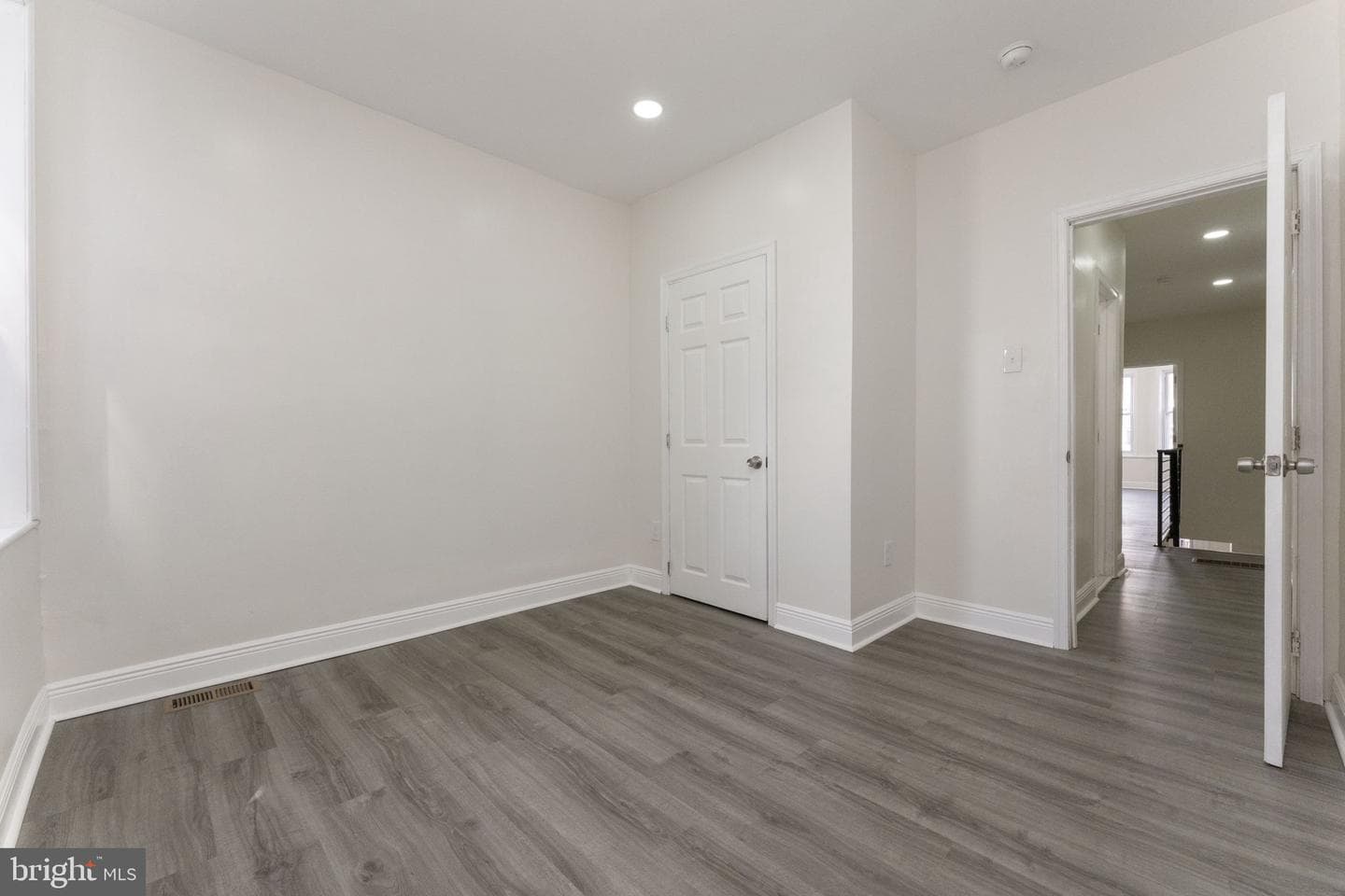 5426 Webster Street photo 20