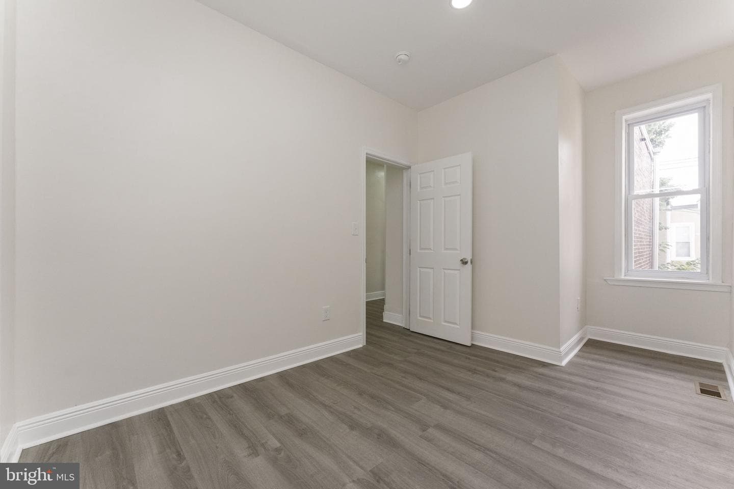 5426 Webster Street photo 21