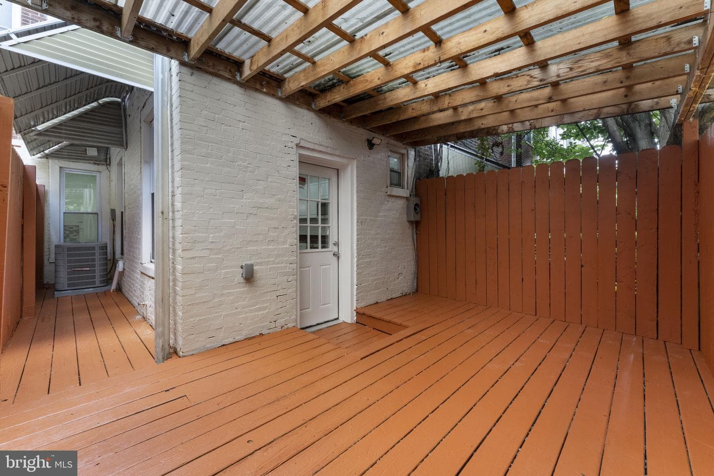 5426 Webster Street photo 33