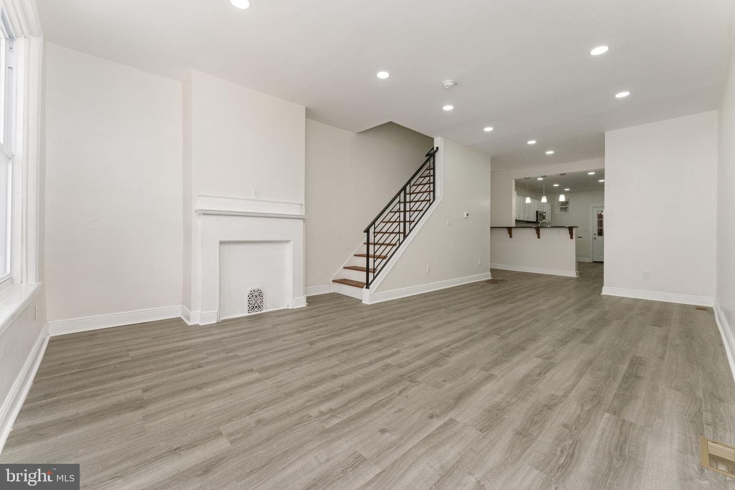 5426 Webster Street photo 9