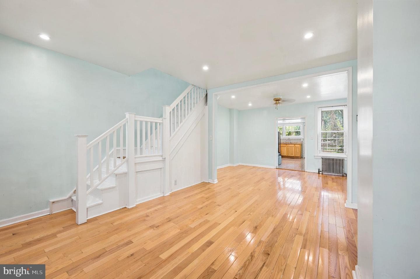 315 W Clarkson Avenue photo 4