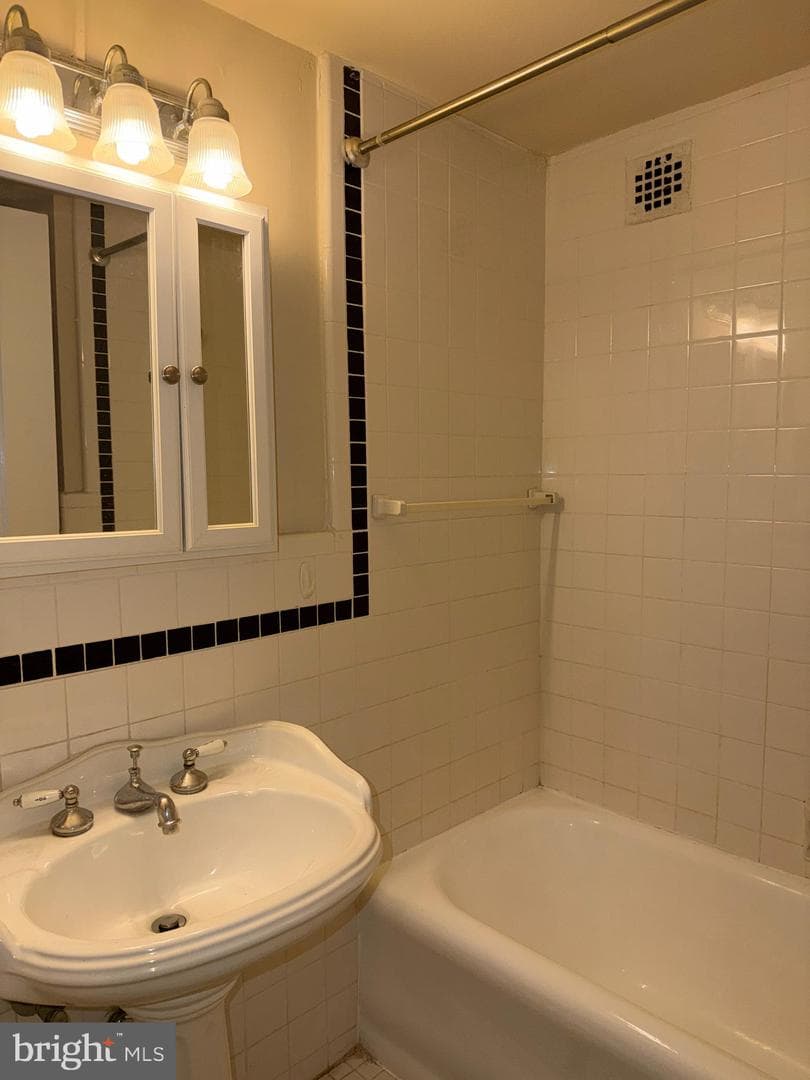 1324 Locust Street #206 photo 18