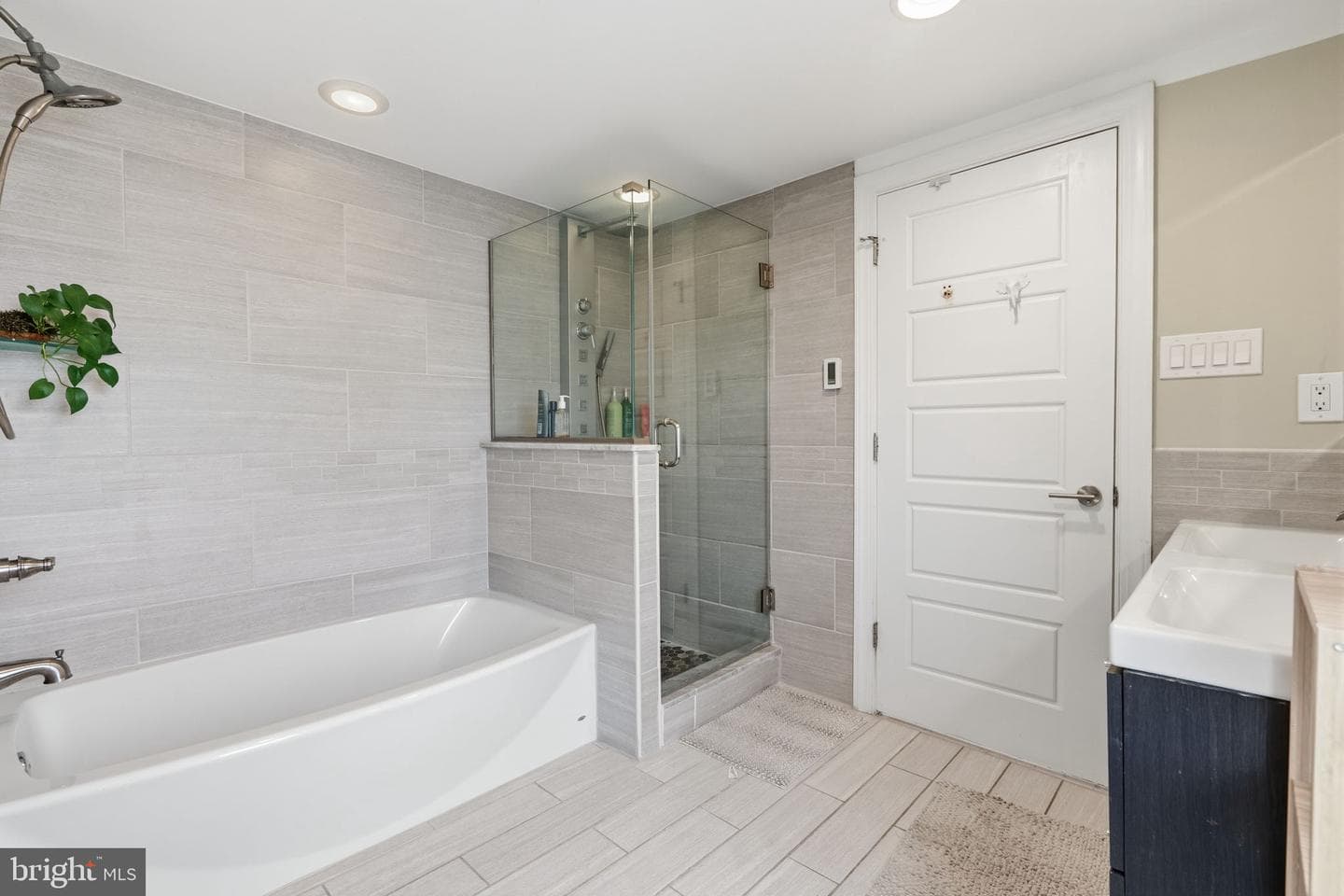 2233 Bainbridge Street photo 24