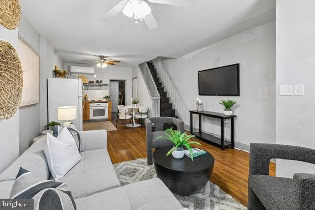 2222 Watkins Street photo 4