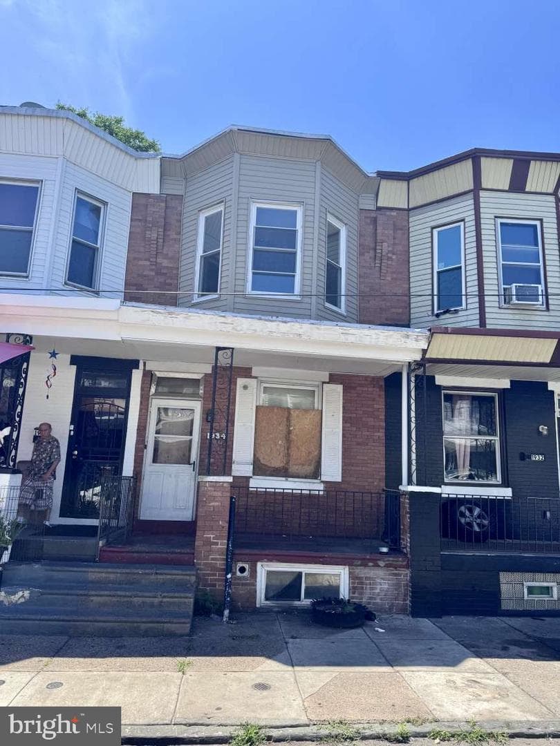 1934 E Thayer Street