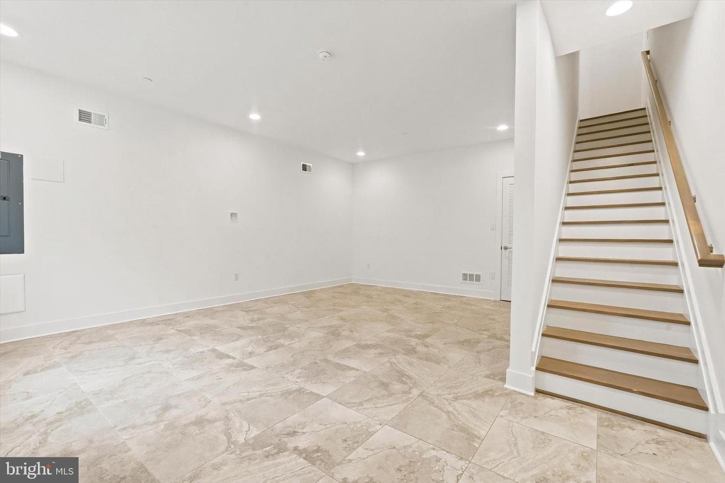 1420 S Howard Street photo 26