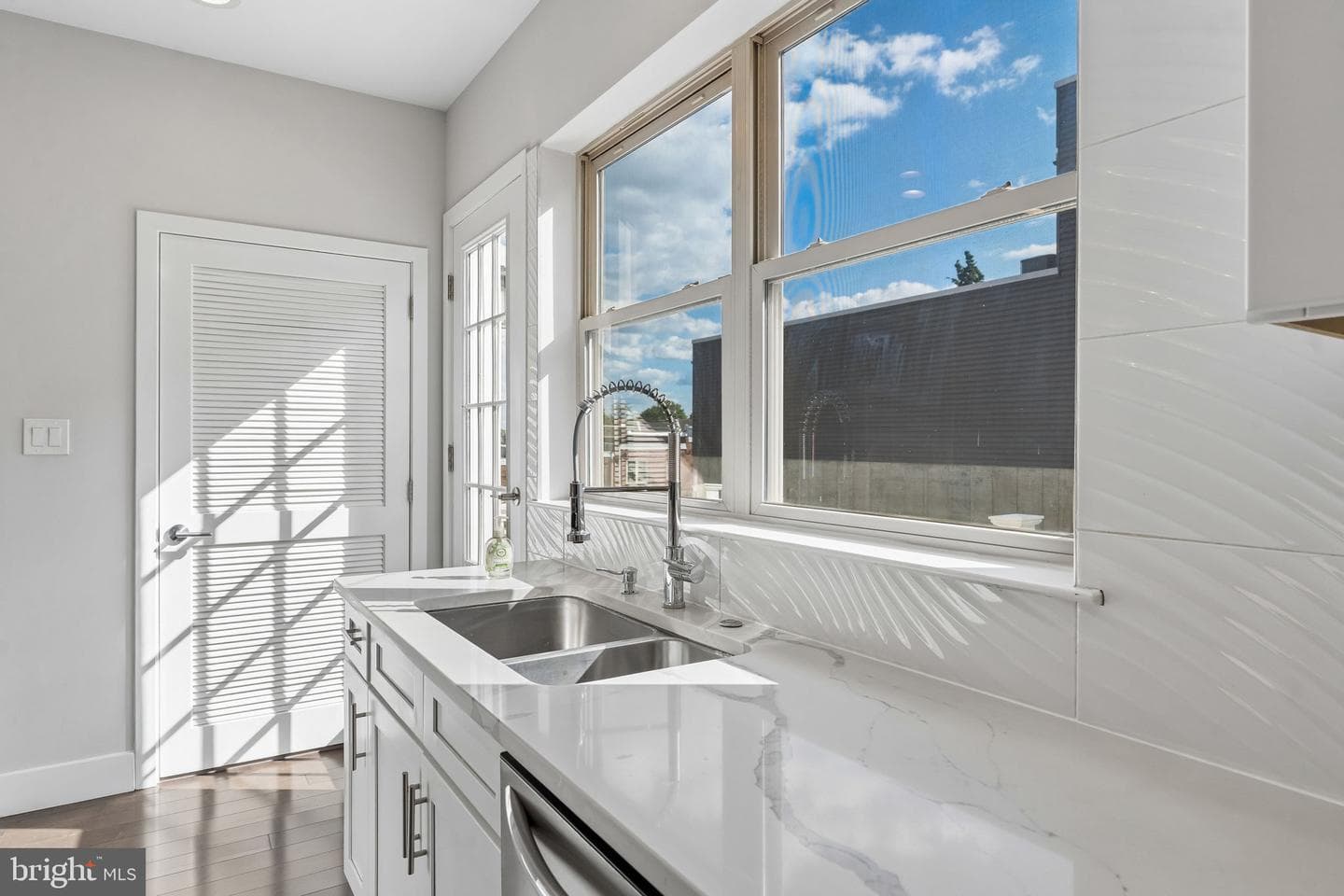 4774 Pechin Street photo 6