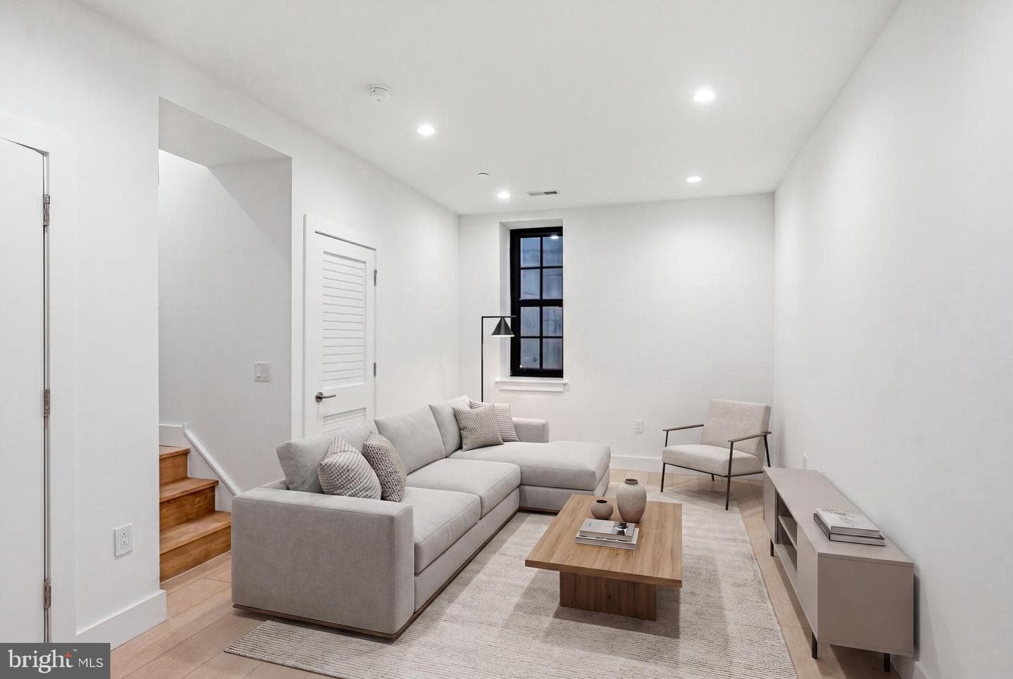 209 E Wildey Street photo 14