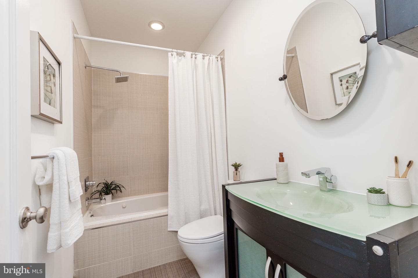 752 S Hicks Street photo 33