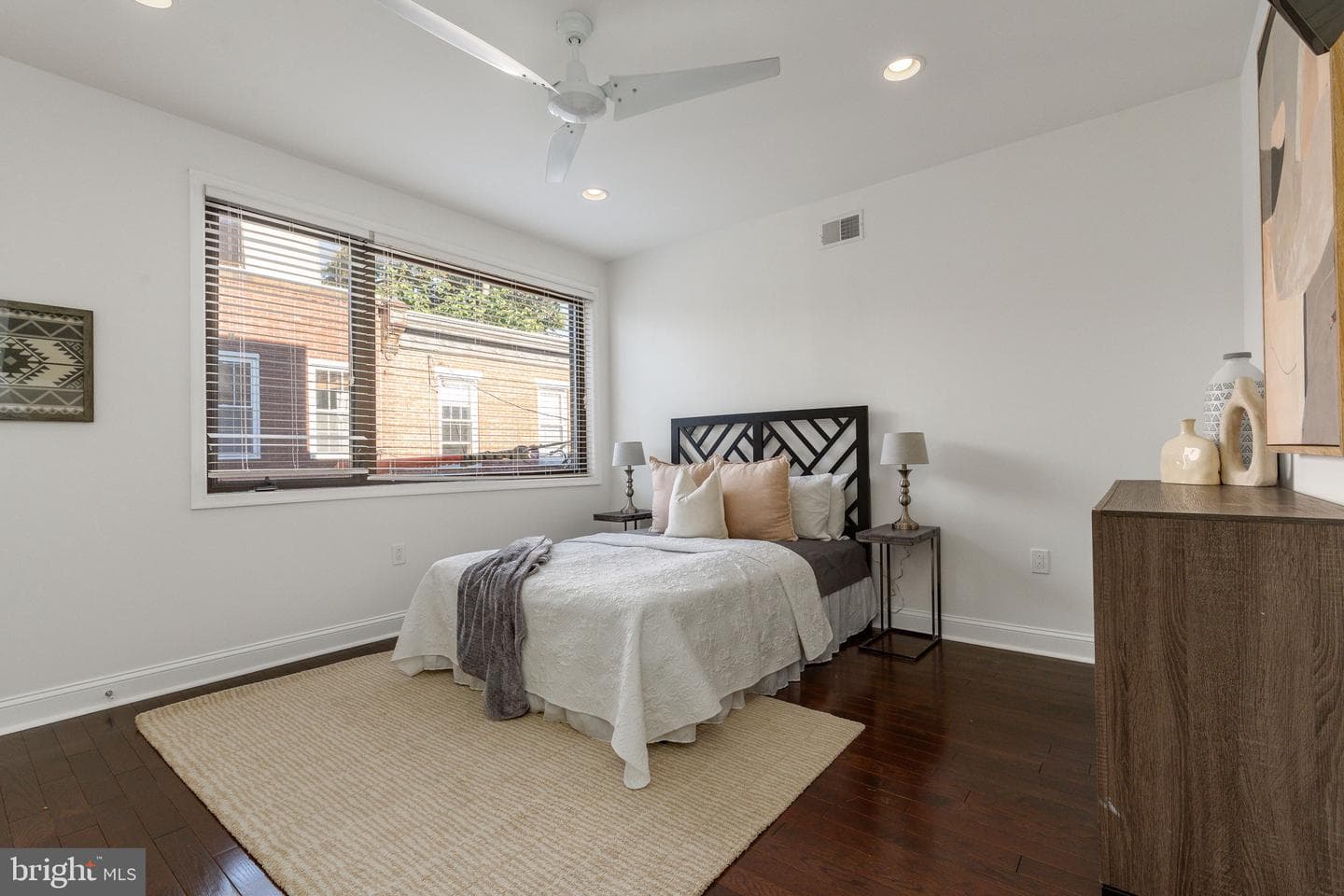 752 S Hicks Street photo 35