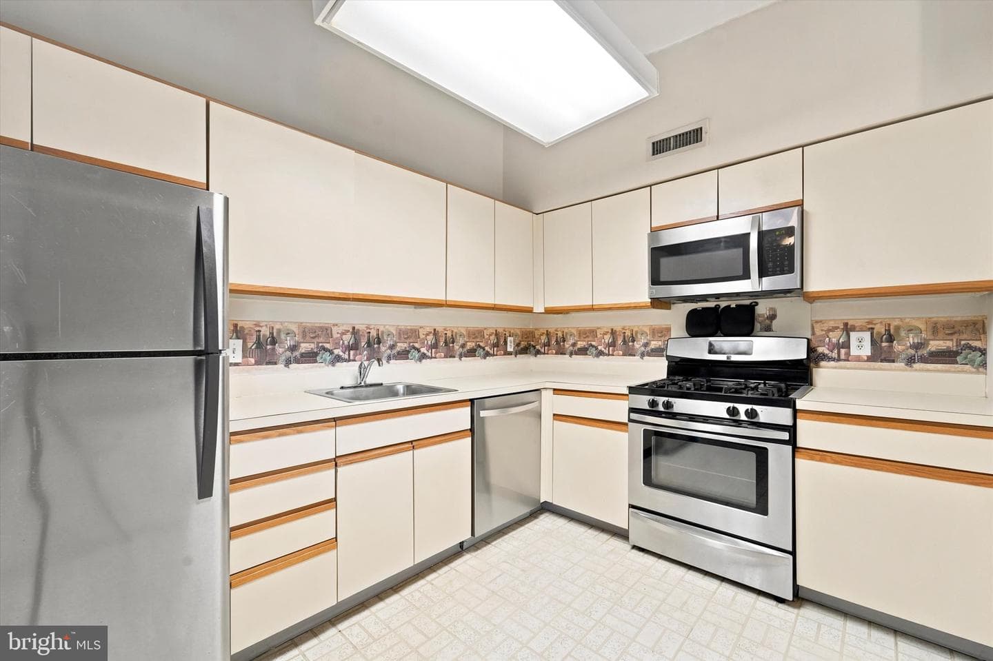 58201 Delaire Landing Road #201 photo 9