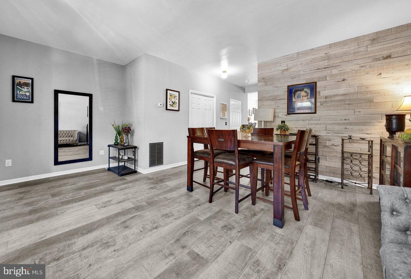 1113 N Orianna Street photo 4