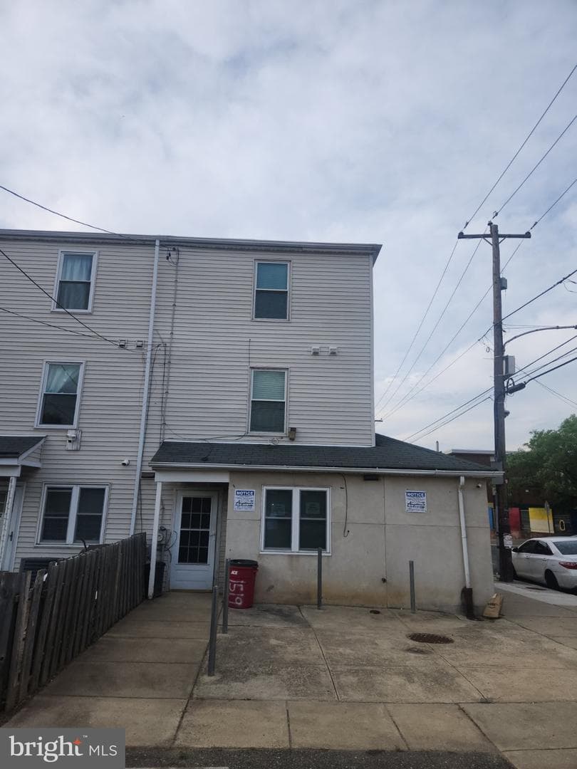 1600 W Diamond Street, Philadelphia