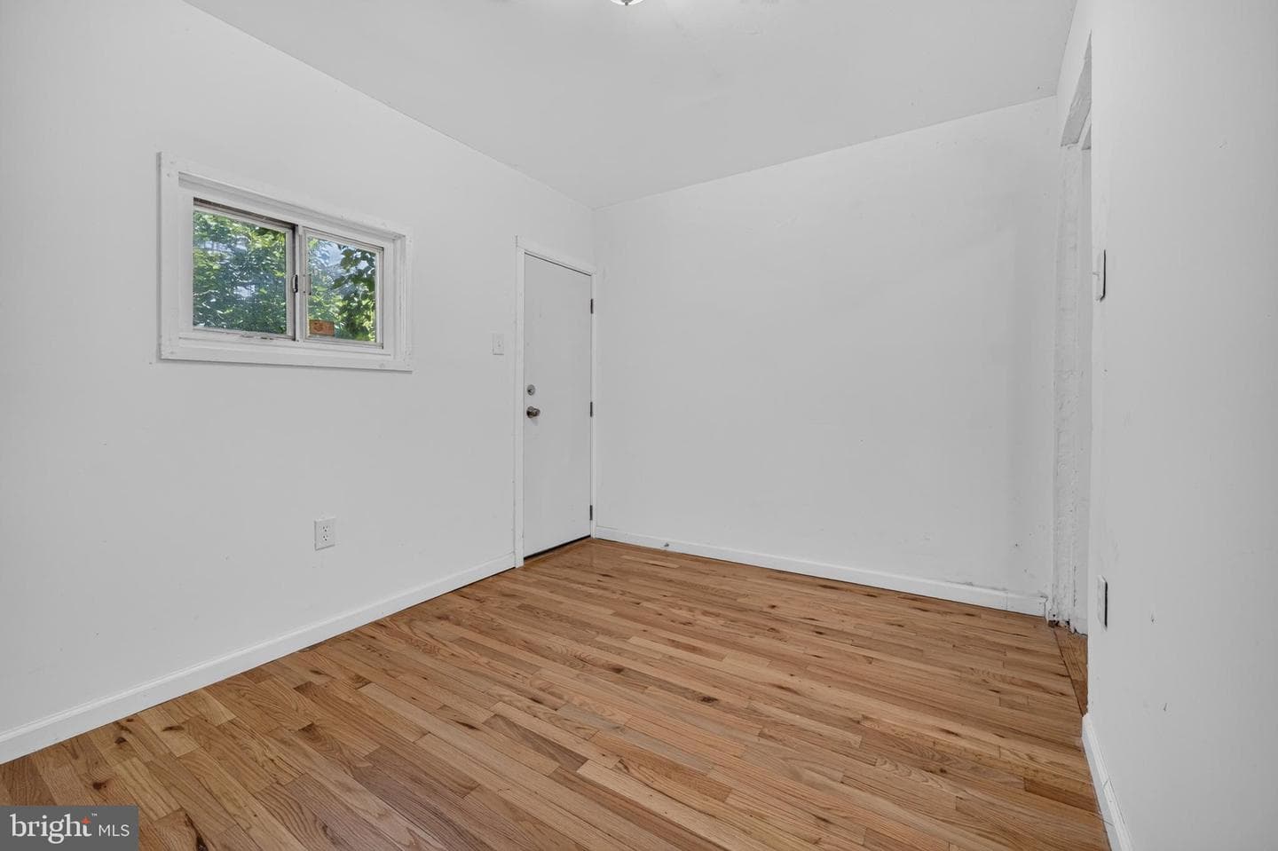 2431 W Sergeant Street photo 11