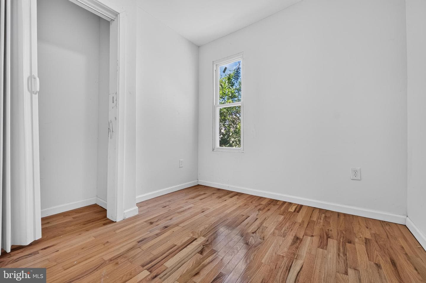 2431 W Sergeant Street photo 12