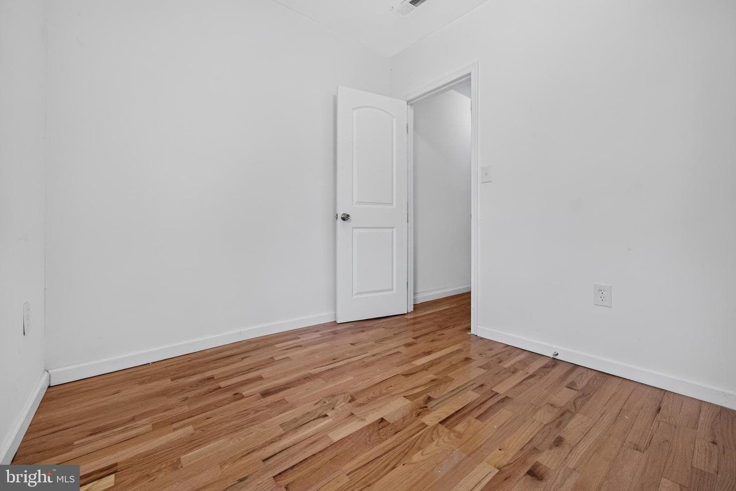 2431 W Sergeant Street photo 13