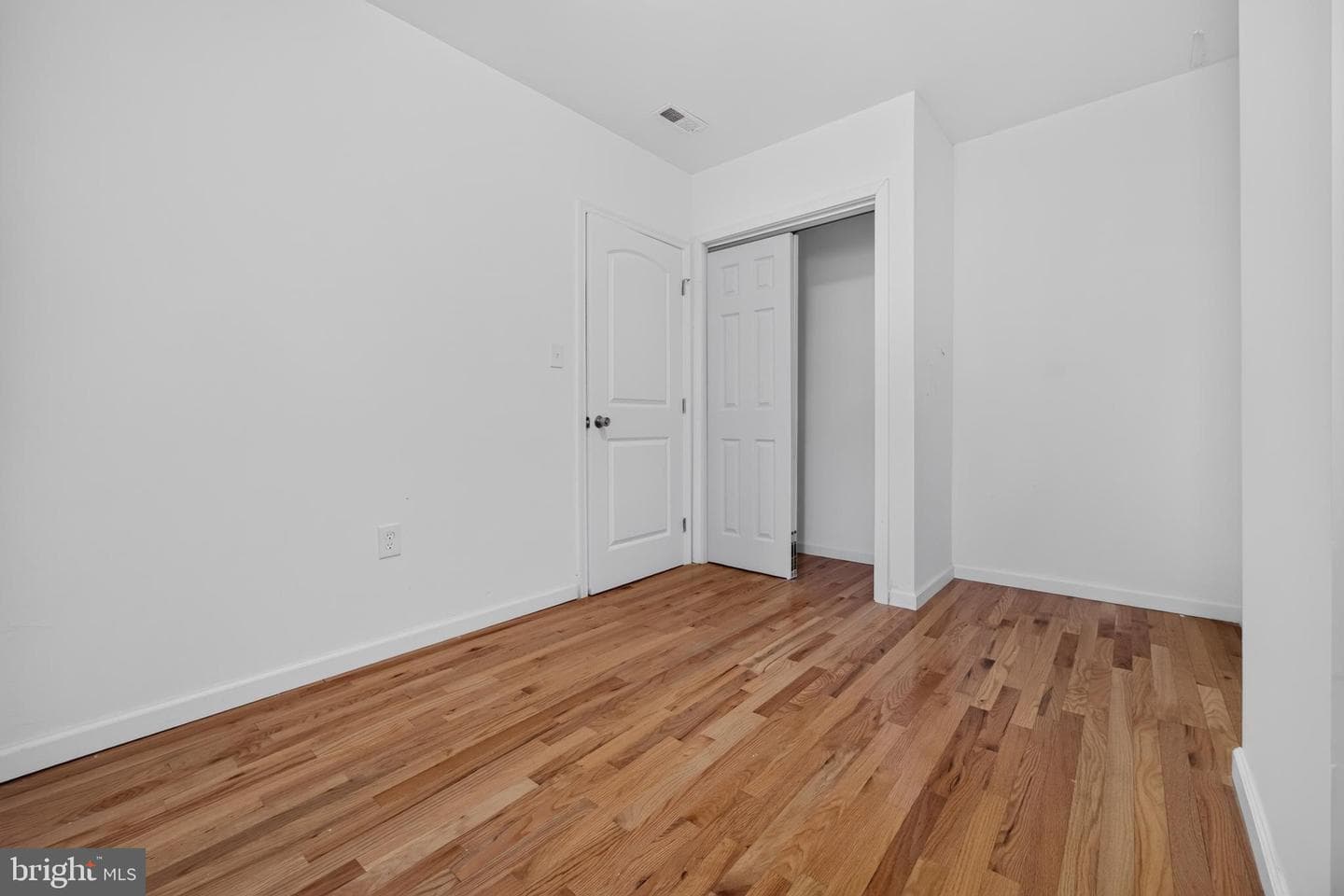 2431 W Sergeant Street photo 17