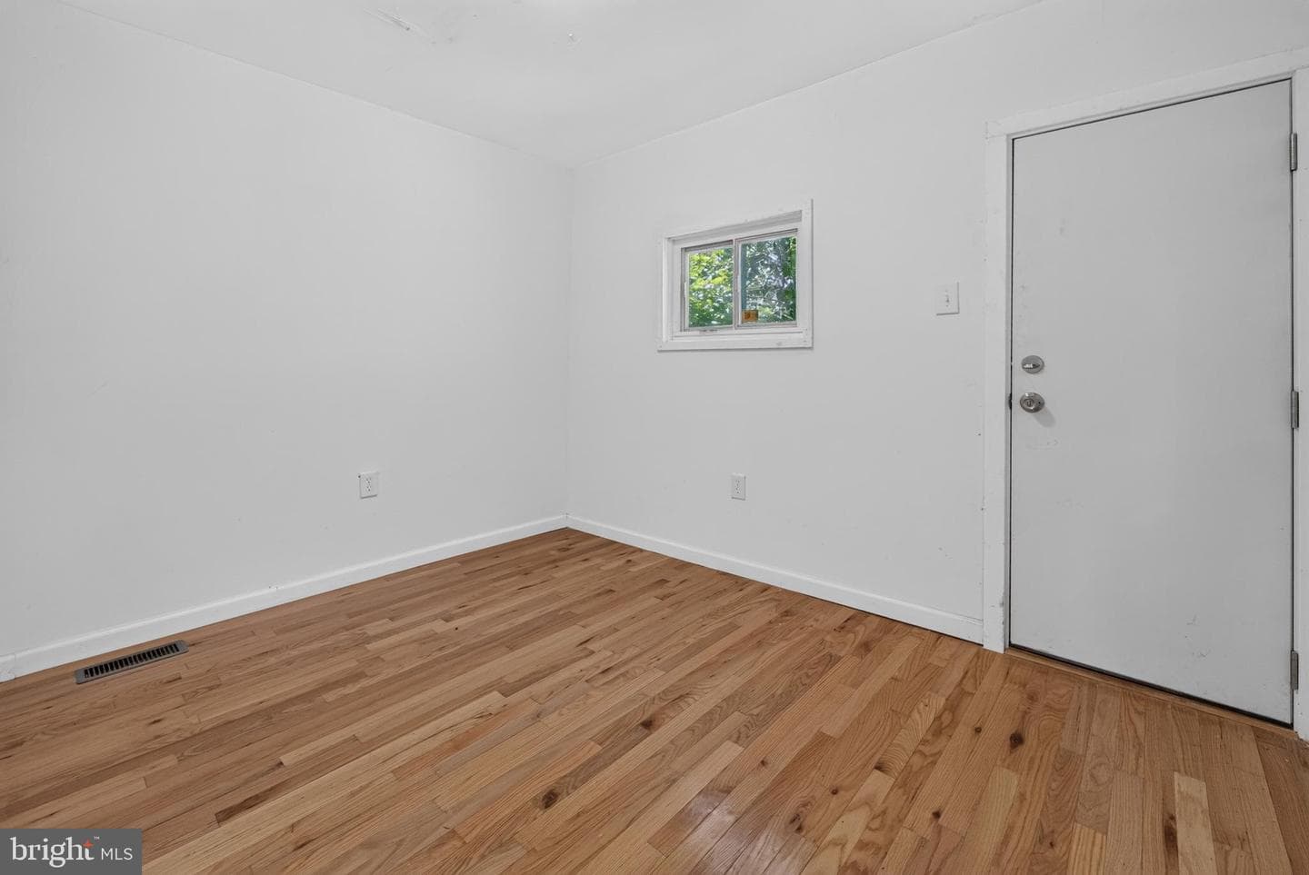 2431 W Sergeant Street photo 9